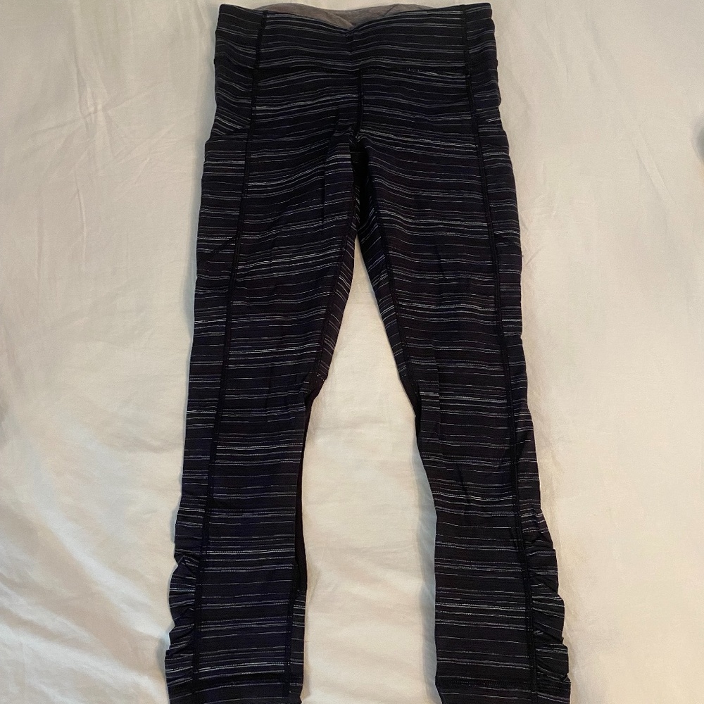 Patterned Lululemon Leggings 23" (Size 6)